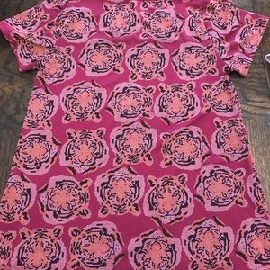 SOLD!!!!!      LuLaRoe Classic Tee